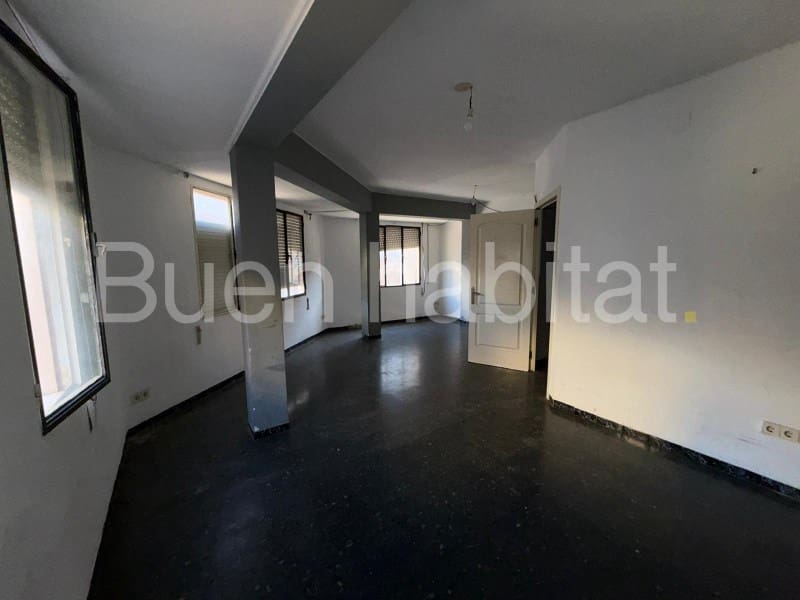 6 bedroom Flat for sale in Benicarlo - € 180,000 (Ref: 9586888)