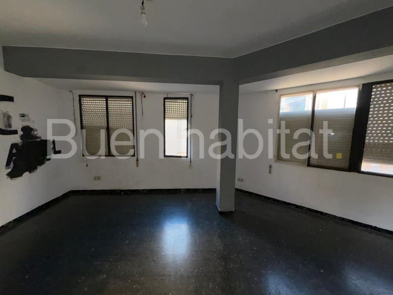 6 bedroom Flat for sale in Benicarlo - € 180,000 (Ref: 9586888)