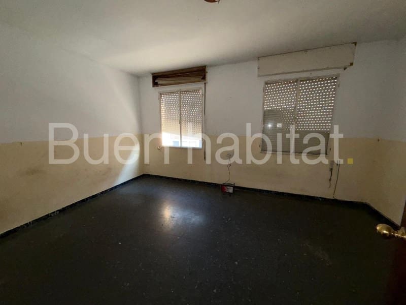 6 bedroom Flat for sale in Benicarlo - € 180,000 (Ref: 9586888)