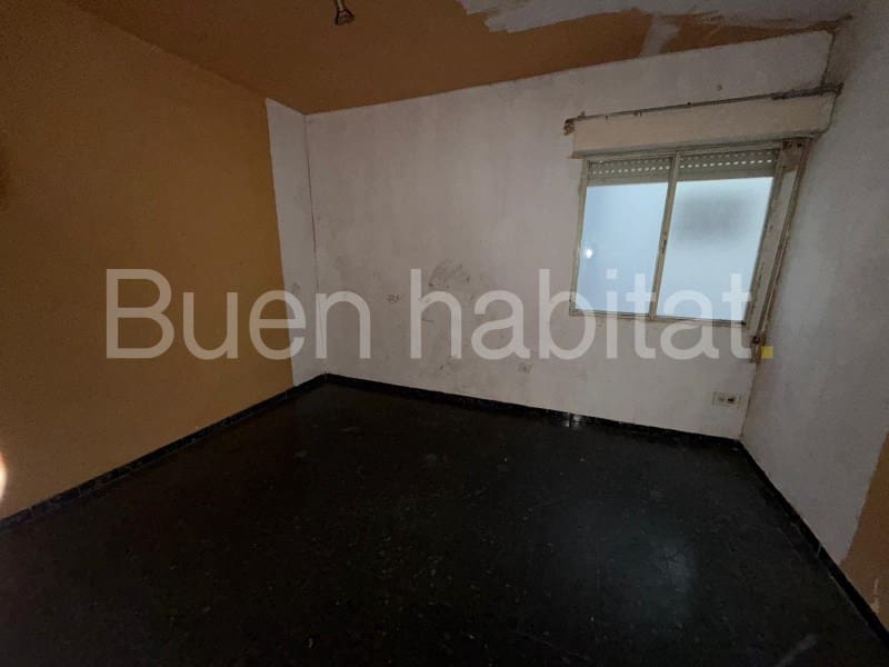 6 bedroom Flat for sale in Benicarlo - € 180,000 (Ref: 9586888)