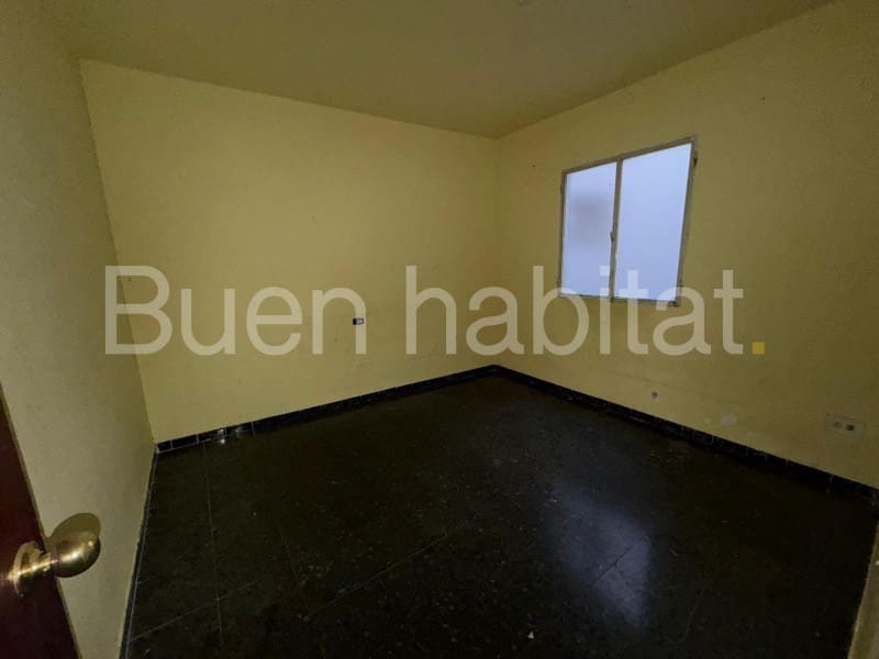 6 bedroom Flat for sale in Benicarlo - € 180,000 (Ref: 9586888)