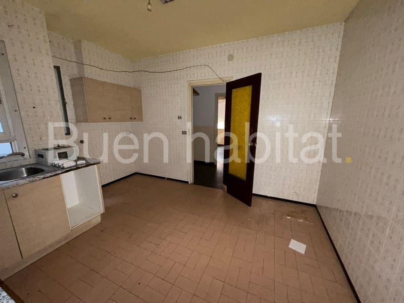 6 bedroom Flat for sale in Benicarlo - € 180,000 (Ref: 9586888)