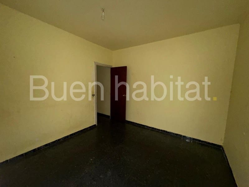 6 bedroom Flat for sale in Benicarlo - € 180,000 (Ref: 9586888)