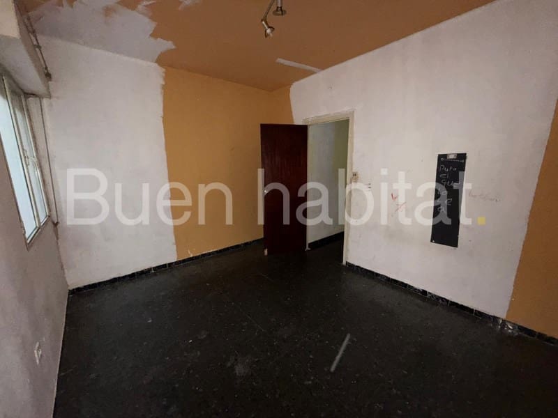 6 bedroom Flat for sale in Benicarlo - € 180,000 (Ref: 9586888)