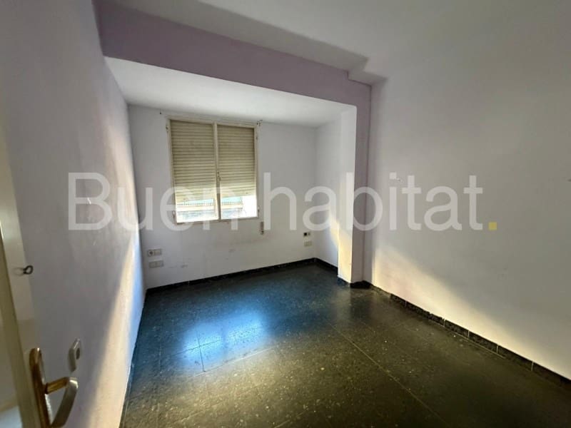 6 bedroom Flat for sale in Benicarlo - € 180,000 (Ref: 9586888)