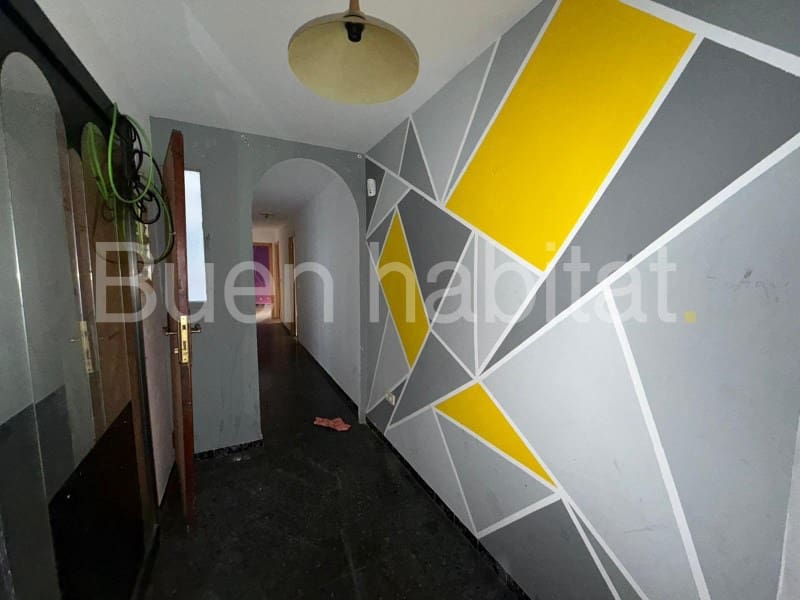 6 bedroom Flat for sale in Benicarlo - € 180,000 (Ref: 9586888)