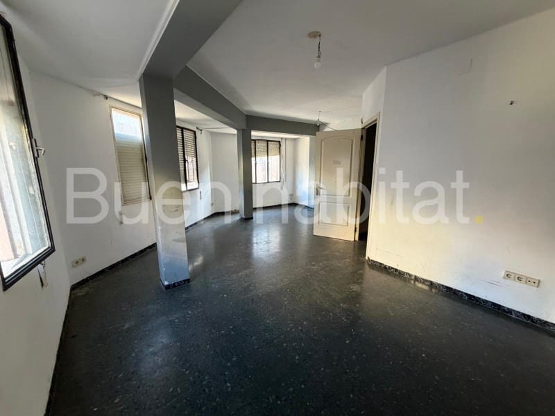 6 bedroom Flat for sale in Benicarlo - € 180,000 (Ref: 9586888)