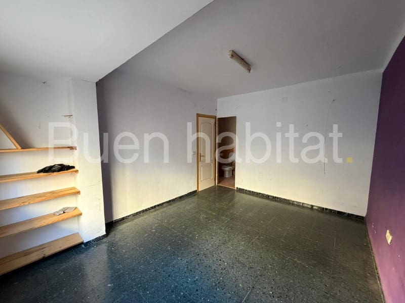 6 bedroom Flat for sale in Benicarlo - € 180,000 (Ref: 9586888)