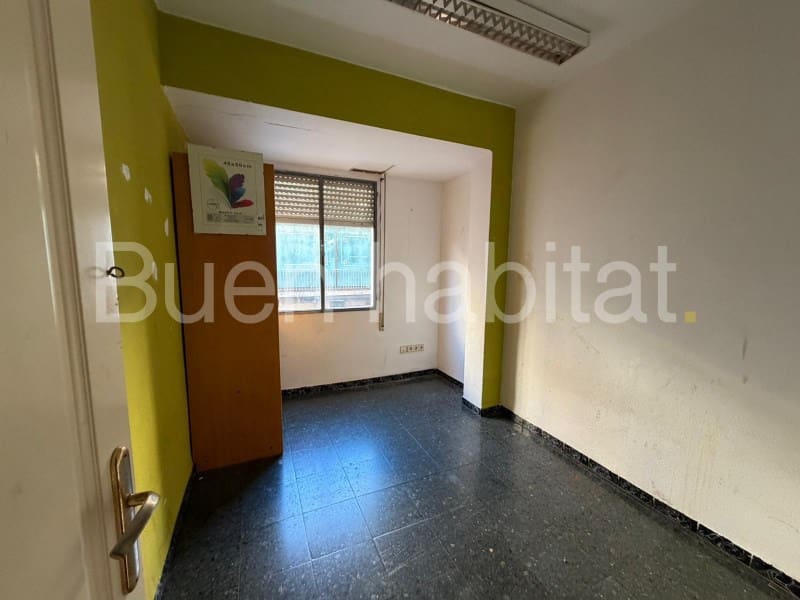 6 bedroom Flat for sale in Benicarlo - € 180,000 (Ref: 9586888)