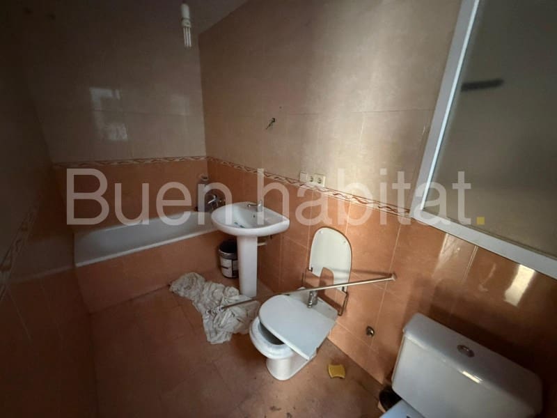 6 bedroom Flat for sale in Benicarlo - € 180,000 (Ref: 9586888)