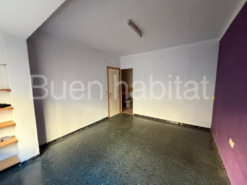 6 bedroom Flat for sale in Benicarlo - € 180,000 (Ref: 9586888)