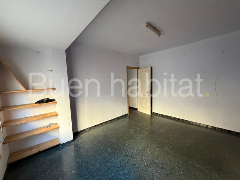 6 bedroom Flat for sale in Benicarlo - € 180,000 (Ref: 9586888)