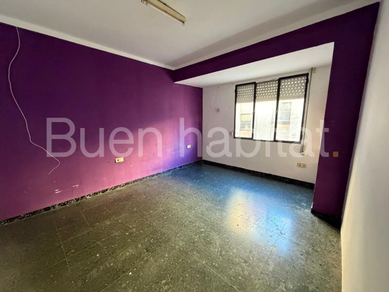 6 bedroom Flat for sale in Benicarlo - € 180,000 (Ref: 9586888)