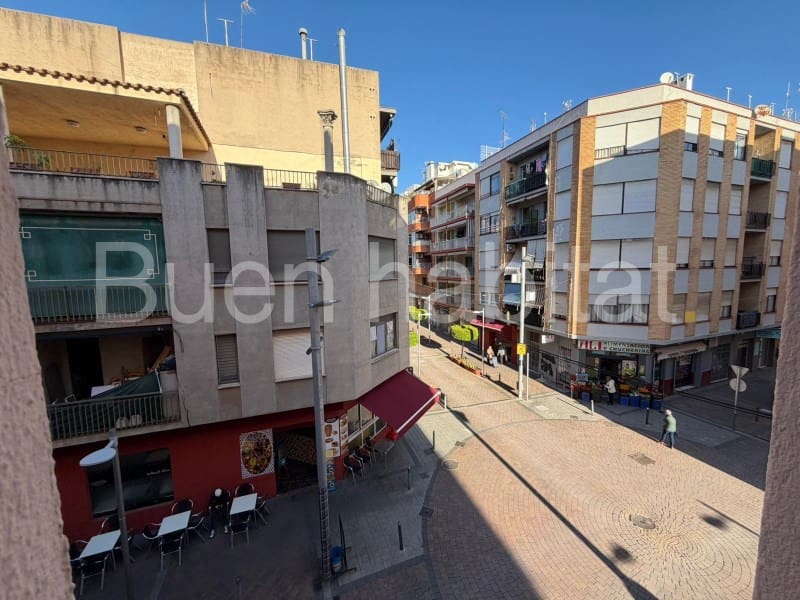 6 bedroom Flat for sale in Benicarlo - € 180,000 (Ref: 9586888)