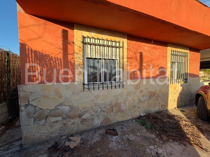 3 makuuhuone Huvila myytävänä paikassa Castello de la Plana mukana uima-altaan 
autotalli - 90 000 € (Ref: 9586890)