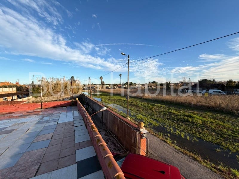 3 makuuhuone Huvila myytävänä paikassa Castello de la Plana mukana uima-altaan 
autotalli - 90 000 € (Ref: 9586890)