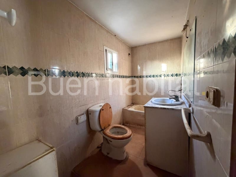 3 makuuhuone Huvila myytävänä paikassa Castello de la Plana mukana uima-altaan 
autotalli - 90 000 € (Ref: 9586890)