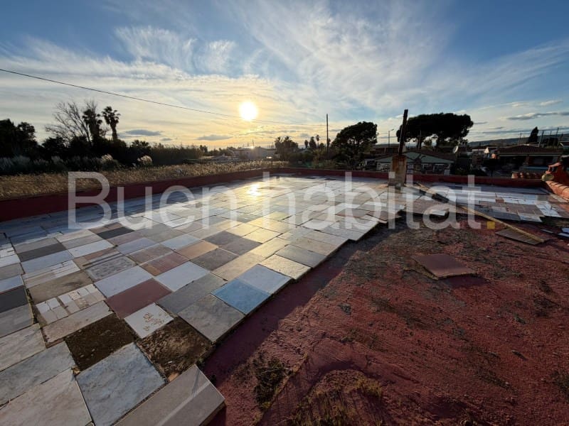 3 makuuhuone Huvila myytävänä paikassa Castello de la Plana mukana uima-altaan 
autotalli - 90 000 € (Ref: 9586890)