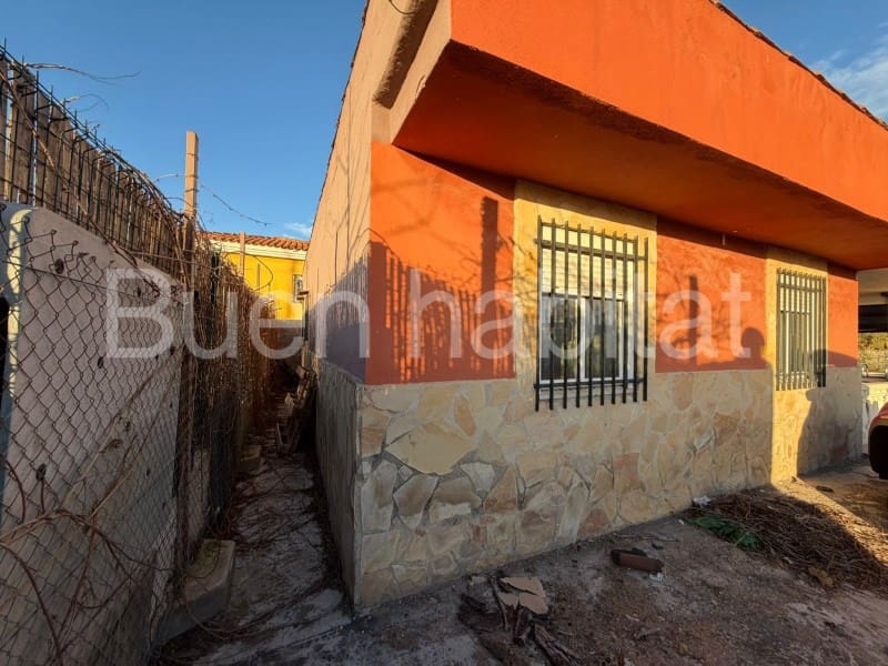 3 makuuhuone Huvila myytävänä paikassa Castello de la Plana mukana uima-altaan 
autotalli - 90 000 € (Ref: 9586890)