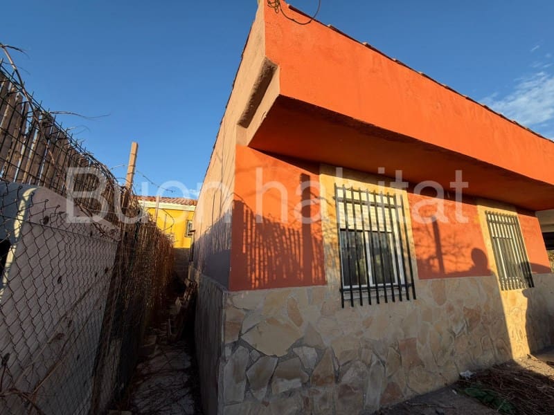 3 makuuhuone Huvila myytävänä paikassa Castello de la Plana mukana uima-altaan 
autotalli - 90 000 € (Ref: 9586890)