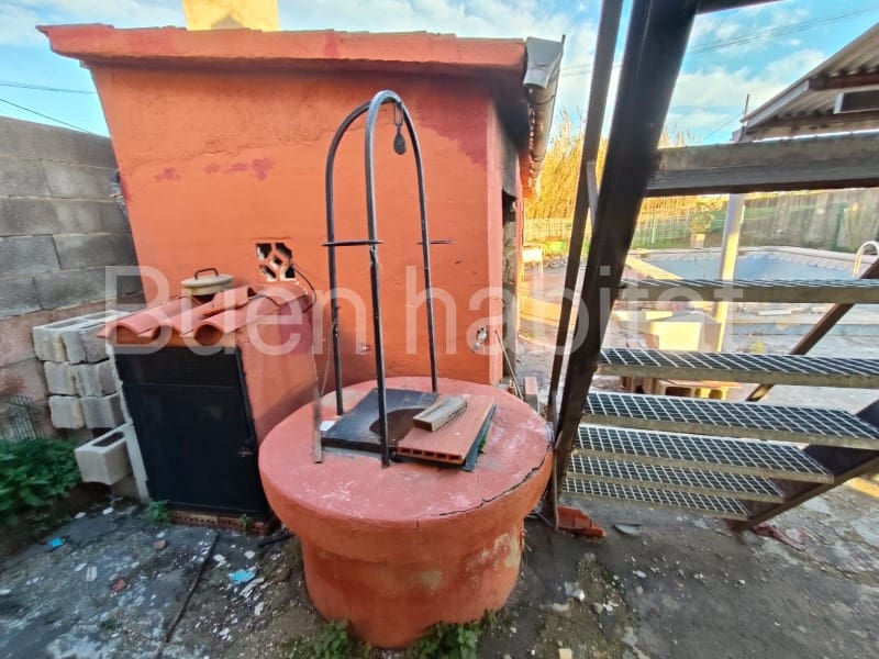 3 makuuhuone Huvila myytävänä paikassa Castello de la Plana mukana uima-altaan 
autotalli - 90 000 € (Ref: 9586890)