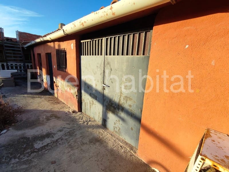 3 makuuhuone Huvila myytävänä paikassa Castello de la Plana mukana uima-altaan 
autotalli - 90 000 € (Ref: 9586890)