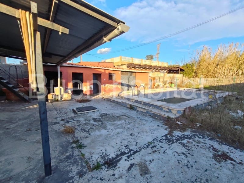 3 makuuhuone Huvila myytävänä paikassa Castello de la Plana mukana uima-altaan 
autotalli - 90 000 € (Ref: 9586890)