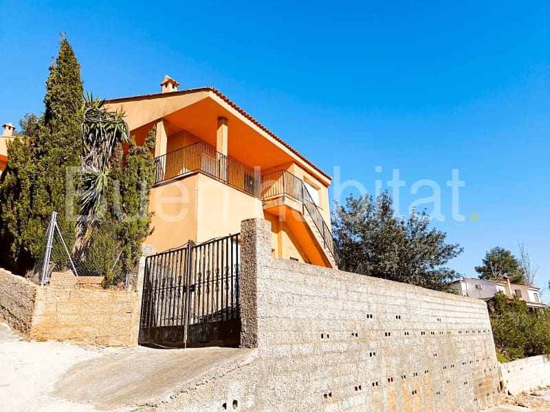 3 bedroom Villa for sale in Turis with garage - € 150,000 (Ref: 9586896)