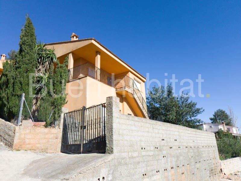 3 bedroom Villa for sale in Turis with garage - € 150,000 (Ref: 9586896)