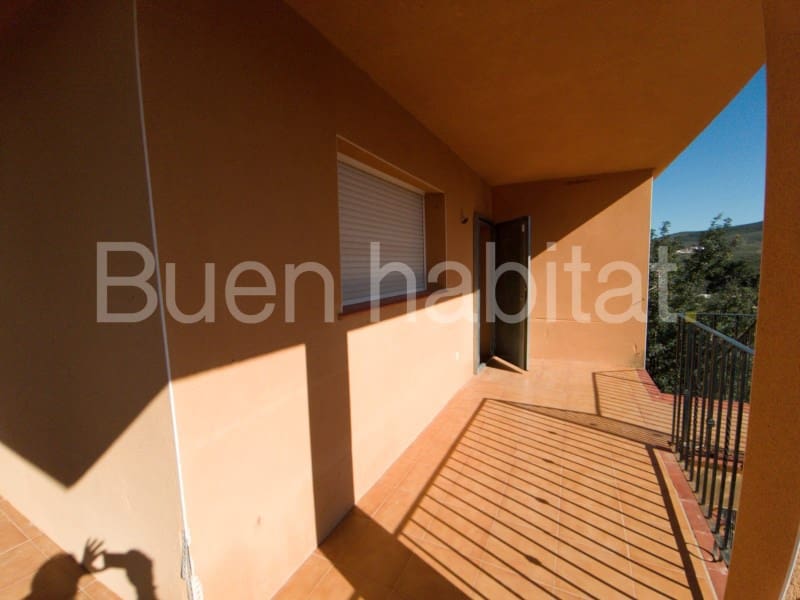 3 bedroom Villa for sale in Turis with garage - € 150,000 (Ref: 9586896)