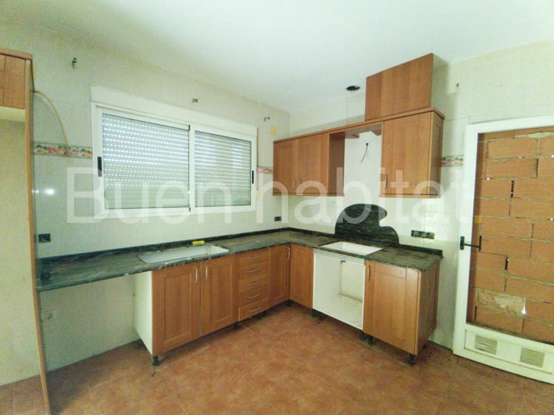 3 bedroom Villa for sale in Turis with garage - € 150,000 (Ref: 9586896)