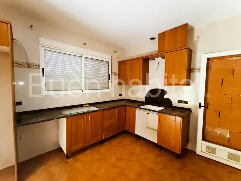 3 bedroom Villa for sale in Turis with garage - € 150,000 (Ref: 9586896)