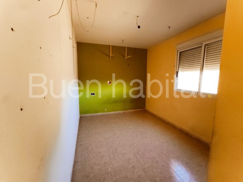 3 bedroom Villa for sale in Turis with garage - € 150,000 (Ref: 9586896)