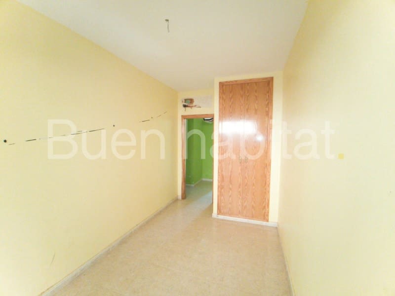 3 bedroom Villa for sale in Turis with garage - € 150,000 (Ref: 9586896)