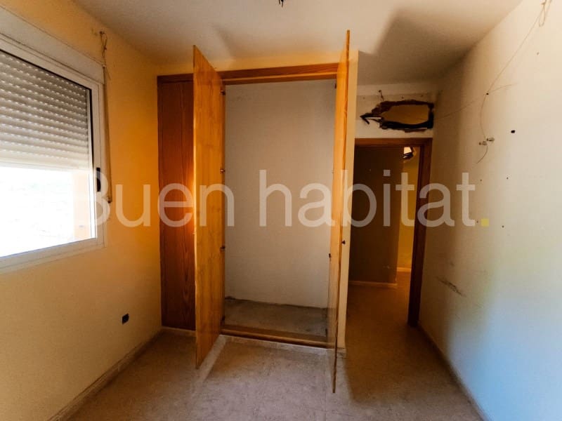 3 bedroom Villa for sale in Turis with garage - € 150,000 (Ref: 9586896)