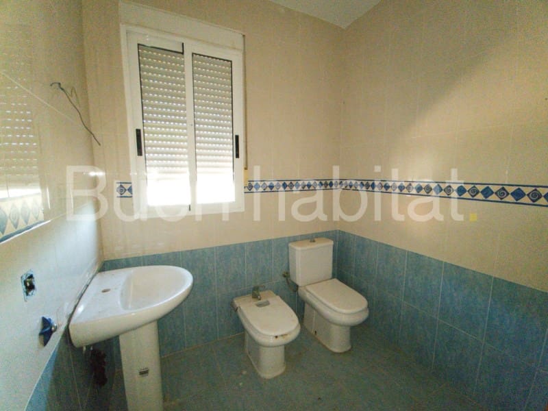 3 bedroom Villa for sale in Turis with garage - € 150,000 (Ref: 9586896)