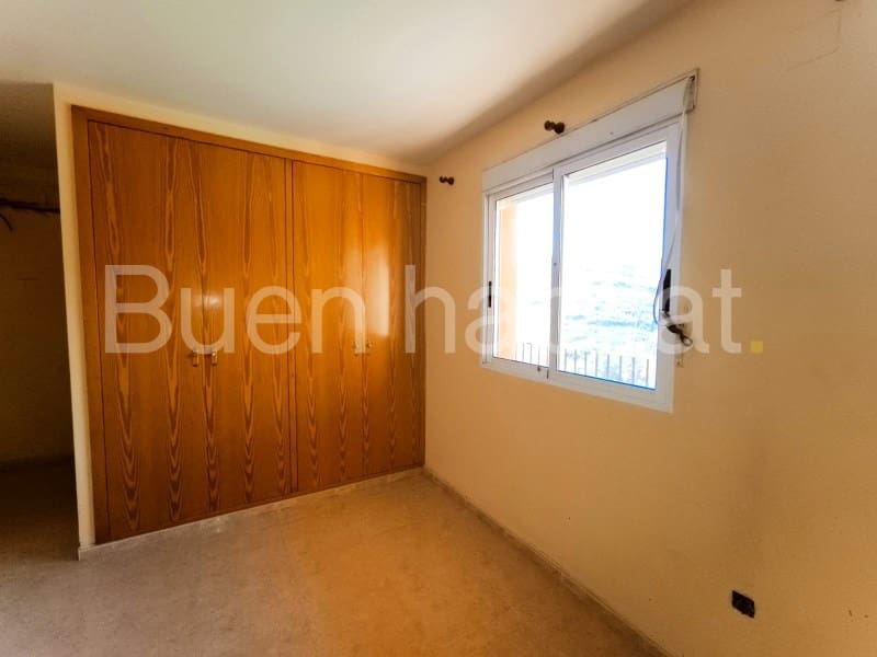 3 bedroom Villa for sale in Turis with garage - € 150,000 (Ref: 9586896)