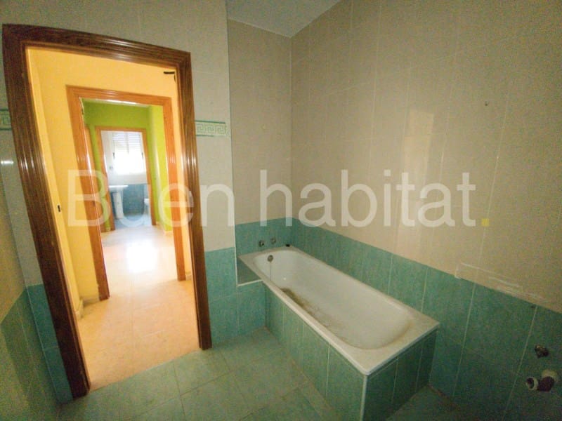 3 bedroom Villa for sale in Turis with garage - € 150,000 (Ref: 9586896)