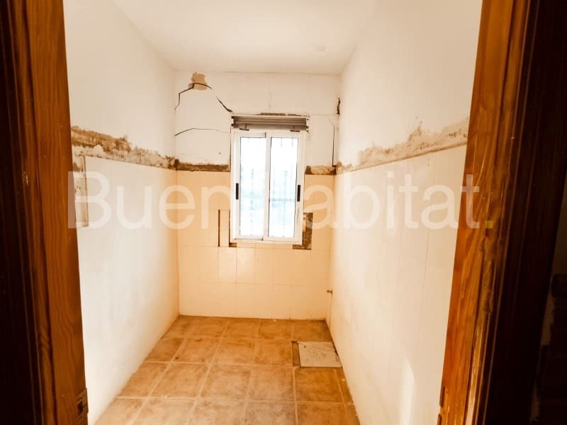 3 bedroom Villa for sale in Turis with garage - € 150,000 (Ref: 9586896)