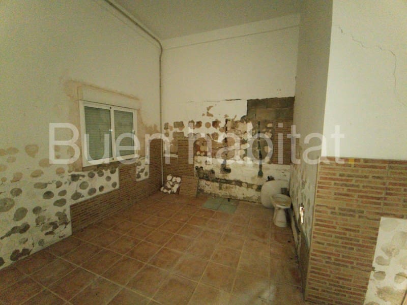 3 bedroom Villa for sale in Turis with garage - € 150,000 (Ref: 9586896)