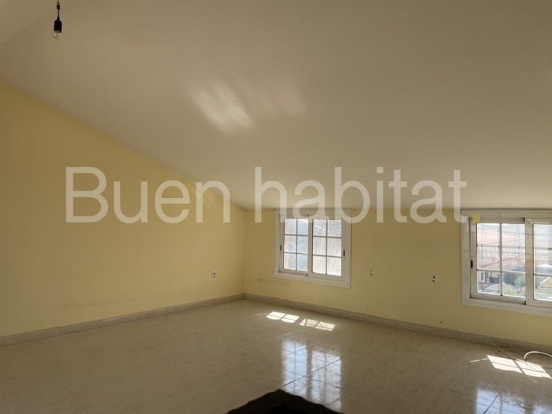 4 bedroom Townhouse for sale in Calafell with garage - € 371,000 (Ref: 9586900)