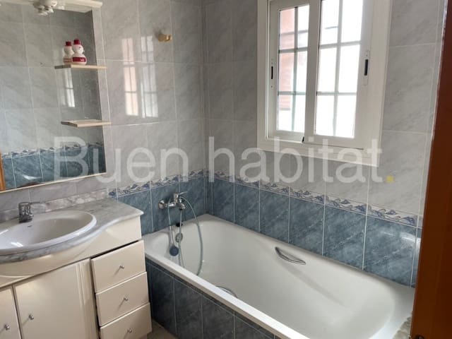 4 bedroom Townhouse for sale in Calafell with garage - € 371,000 (Ref: 9586900)