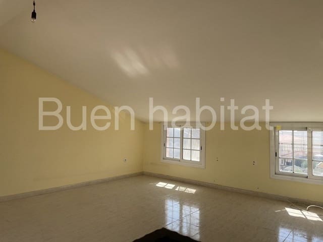 4 bedroom Townhouse for sale in Calafell with garage - € 371,000 (Ref: 9586900)