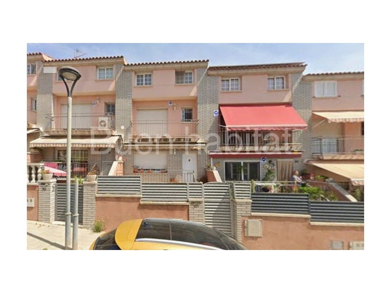 4 bedroom Townhouse for sale in Calafell with garage - € 371,000 (Ref: 9586900)