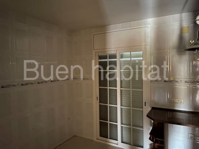 4 bedroom Townhouse for sale in Calafell with garage - € 371,000 (Ref: 9586900)