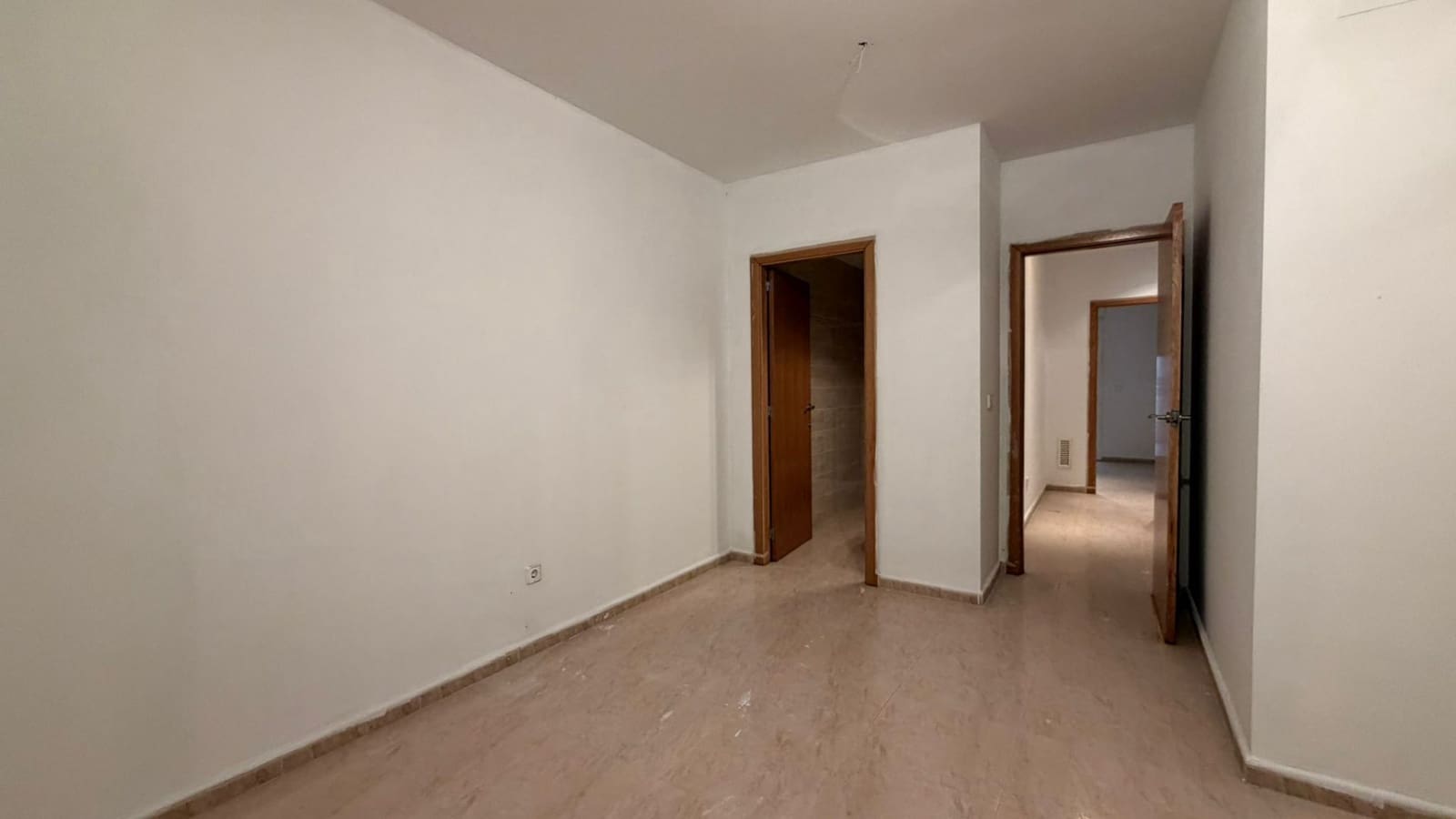 Piso de 3 habitaciones en Alberic en venta - 120.000 € (Ref: 10062710)