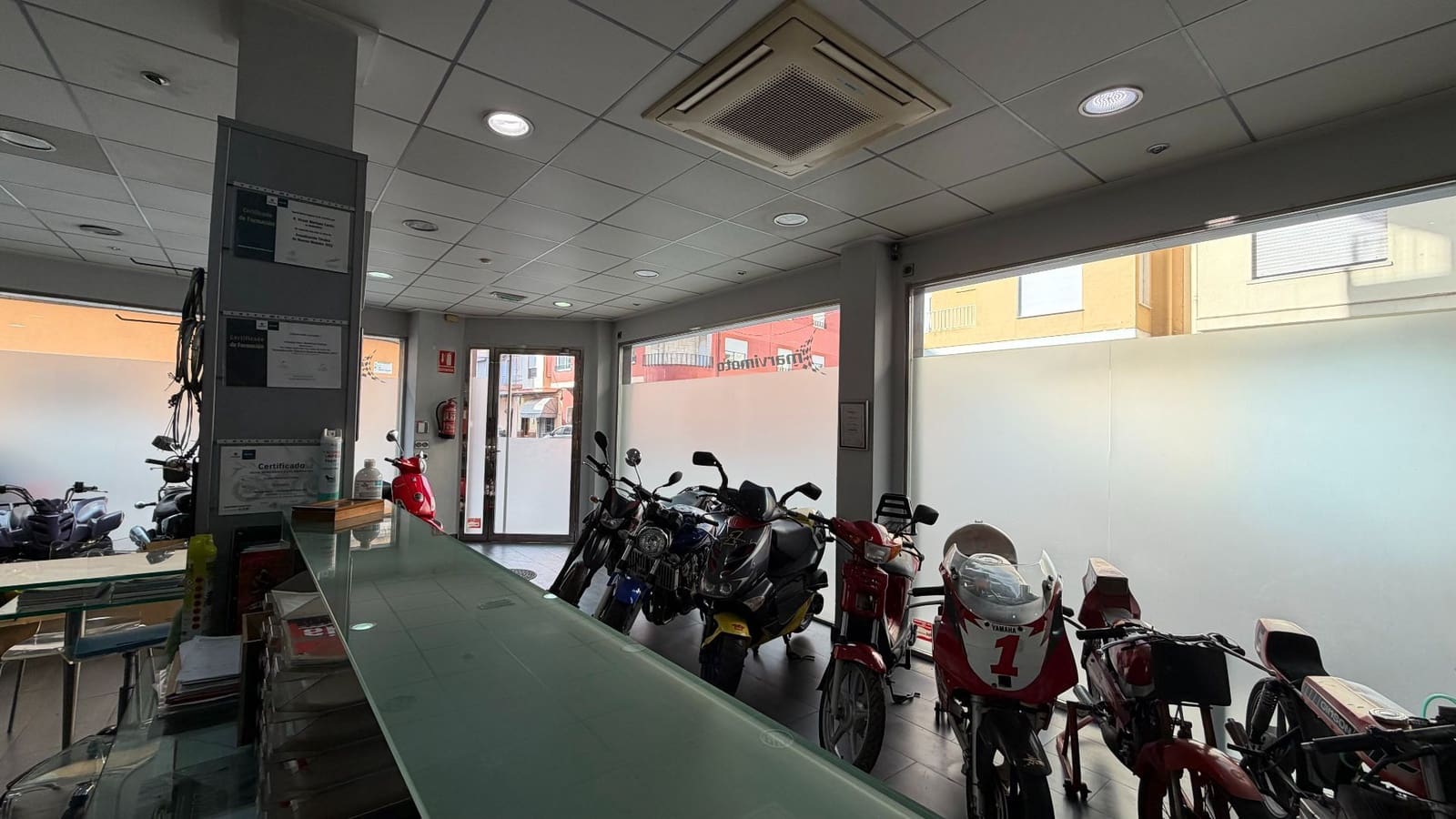 Local Commercial à vendre à Alberic - 124 000 € (Ref: 10062719)