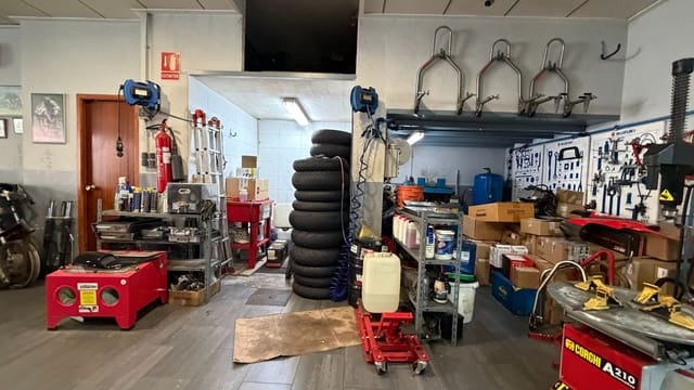 Kaupallinen myytävänä paikassa Alberic - 124 000 € (Ref: 10062719)