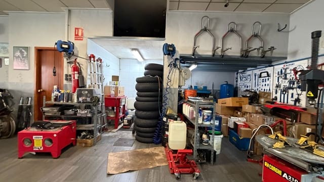Kaupallinen myytävänä paikassa Alberic - 124 000 € (Ref: 10062719)