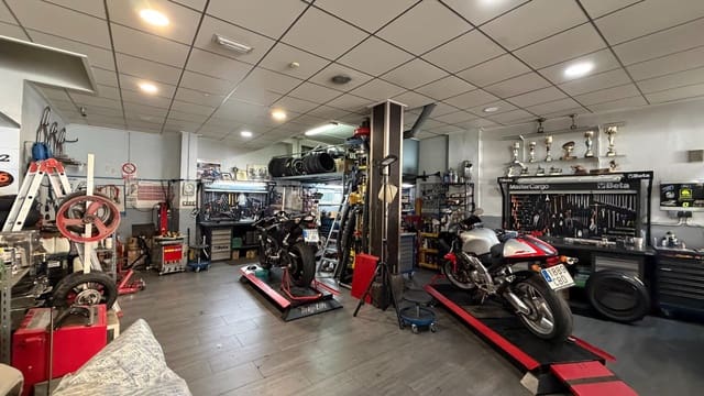 Kaupallinen myytävänä paikassa Alberic - 124 000 € (Ref: 10062719)